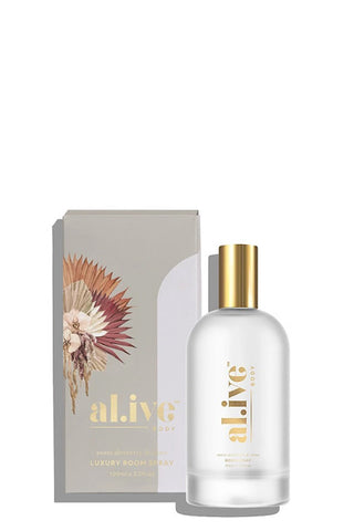 Sweet Dewberry & Clove Soy Candle