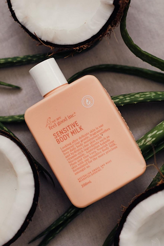 Sweet Dewberry & Clove Soy Candle